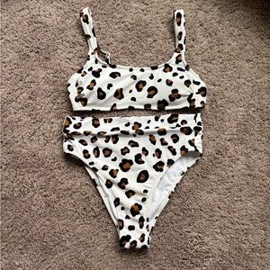 Leopard Print Bikini Set (Size M) – Like New 🐆